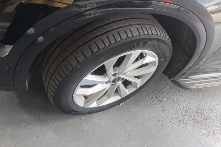 Used Audi Q5L 2022 40T Luxury Dynamic Model Left Front Wheel Hub