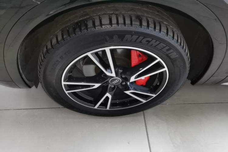 Used Audi Q5L 2022 40T Fashionable and Dynamic Model Left Front Wheel Hub