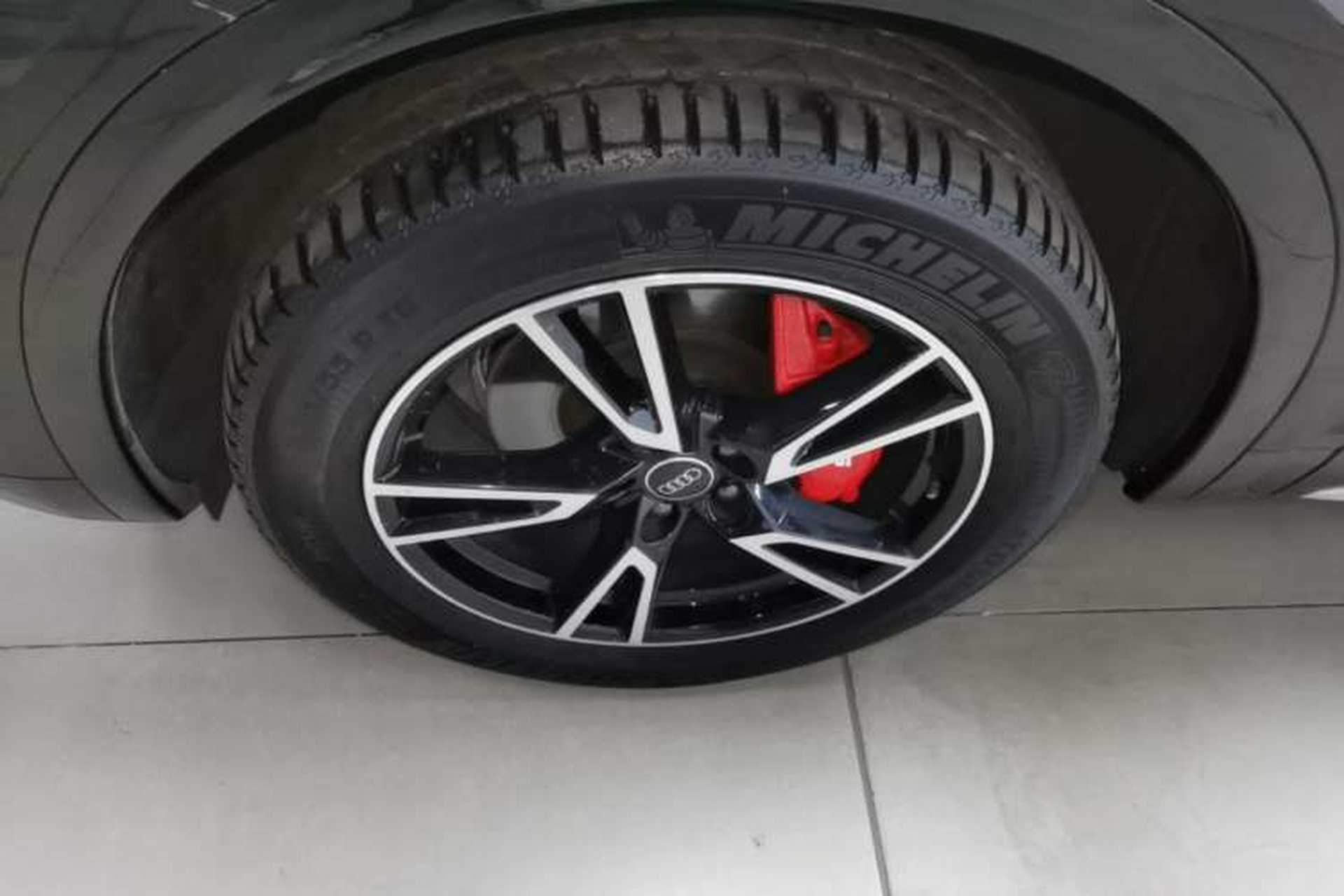 Used Audi Q5L 2022 40T Fashionable and Dynamic Model Left Front Wheel Hub