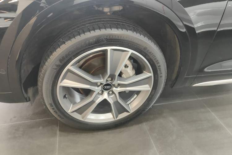 Used Audi Q5L 2022 Updated 45T Luxury Dynamic Version Left Front Wheel Hub