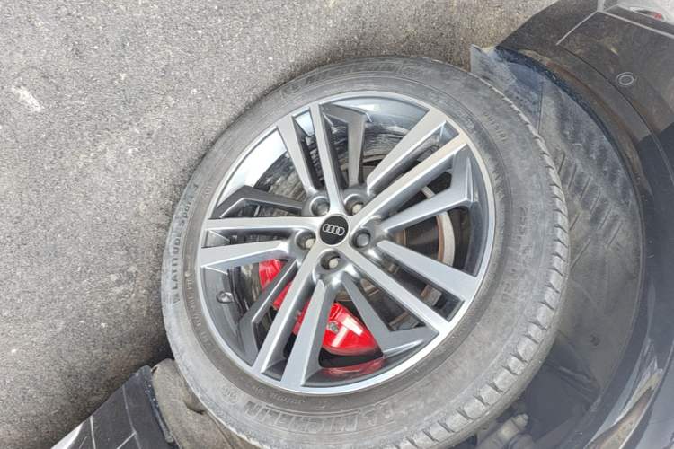 Used Audi Q5L 2022 Updated 40T Luxury Dynamic Edition Left Front Wheel Hub