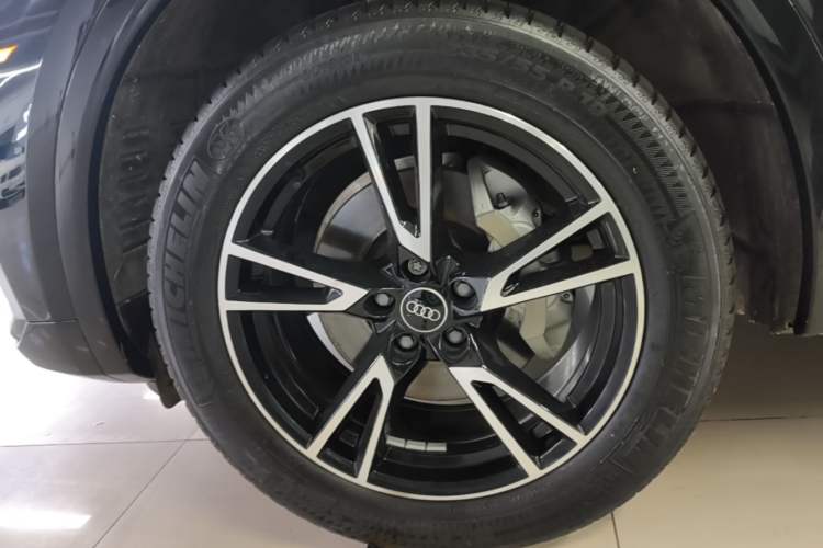 Used Audi Q5L 2022 40T Fashionable and Dynamic Model Left Front Wheel Hub