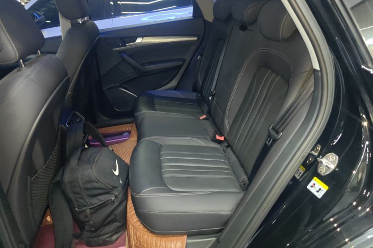 Used Audi Q5L 2022 40T Fashionable and Elegant Model Left Rear Seat