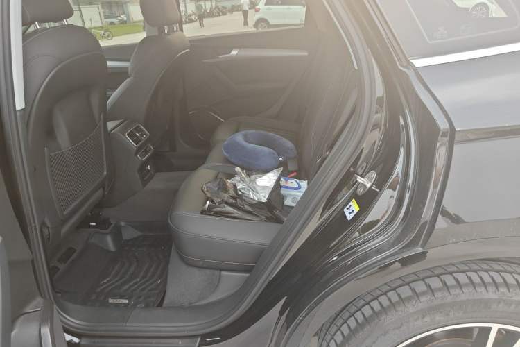 Used Audi Q5L 2022 40T Fashionable and Dynamic Model Left Rear Seat