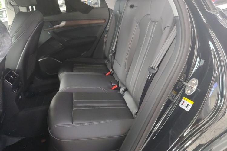 Used Audi Q5L 2022 40T Fashionable and Elegant Model Left Rear Seat