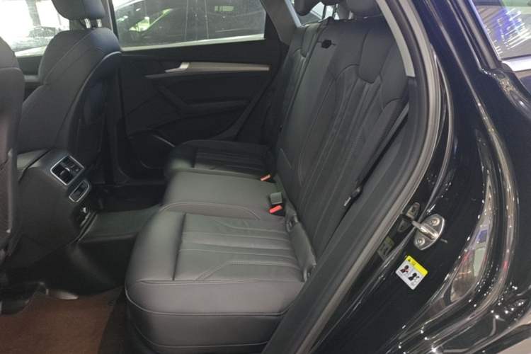 Used Audi Q5L 2022 40T Fashionable and Dynamic Model Left Rear Seat