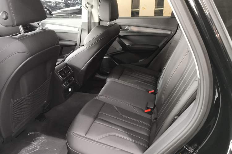Used Audi Q5L 2022 40T Fashionable and Dynamic Model Left Rear Seat