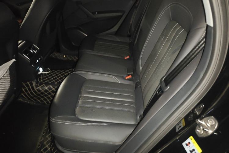 Used Audi Q5L 2022 40T Fashionable and Elegant Model Left Rear Seat