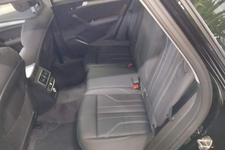 Used Audi Q5L 2022 Updated 40T Luxury Dynamic Edition Left Rear Seat