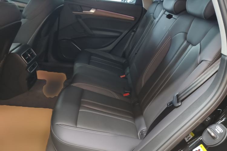Used Audi Q5L 2022 40T Fashionable and Elegant Model Left Rear Seat