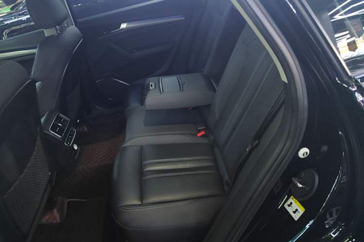 Used Audi Q5L 2022 40T Fashionable and Dynamic Model Left Rear Seat