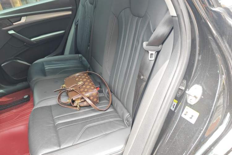 Used Audi Q5L 2022 40T Fashionable and Dynamic Model Left Rear Seat