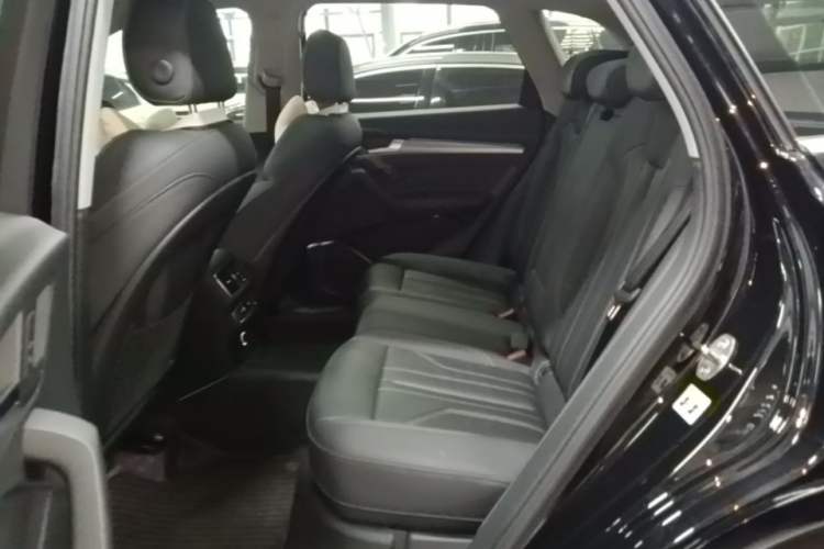 Used Audi Q5L 2022 40T Fashionable and Dynamic Model Left Rear Seat