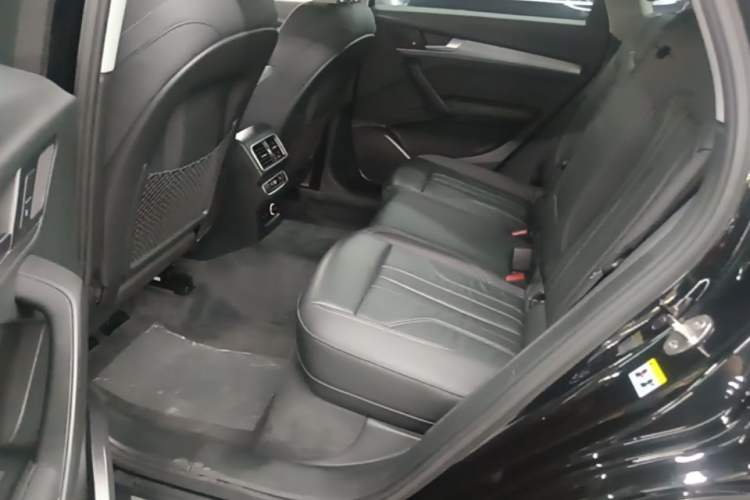 Used Audi Q5L 2022 40T Fashionable and Dynamic Model Left Rear Seat