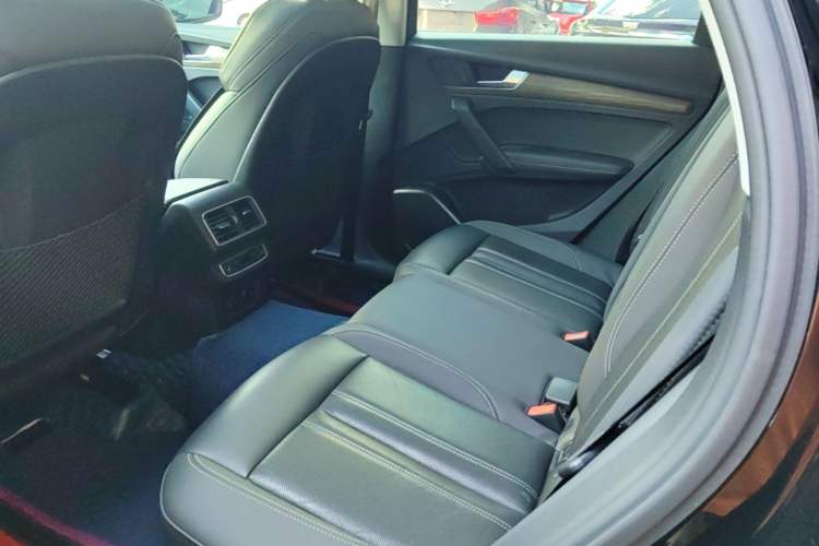 Used Audi Q5L 2022 40T Fashionable and Elegant Model Left Rear Seat
