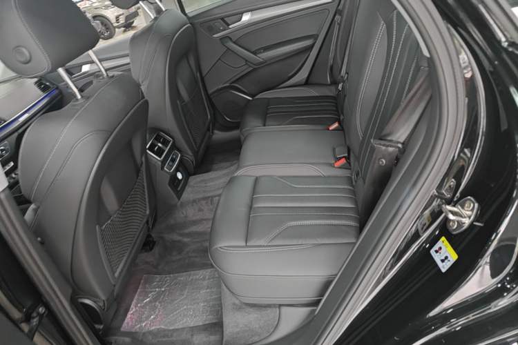 Used Audi Q5L 2022 40T Fashionable and Dynamic Model Left Rear Seat