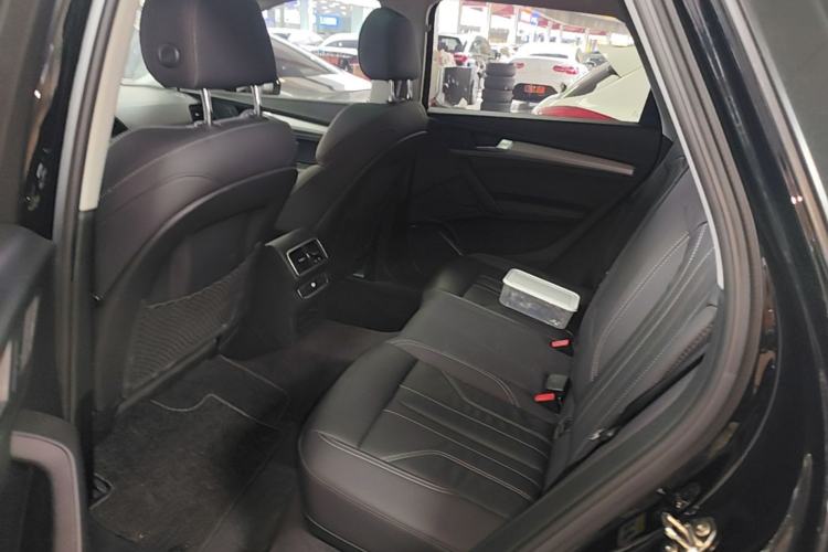 Used Audi Q5L 2022 40T Fashionable and Dynamic Model Left Rear Seat