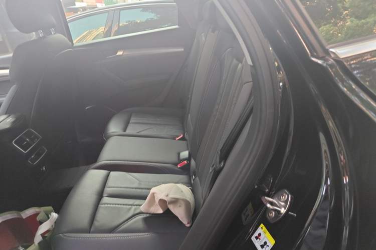 Used Audi Q5L 2022 40T Fashionable and Dynamic Model Left Rear Seat