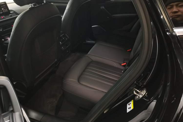 Used Audi Q5L 2022 40T Fashionable and Elegant Model Left Rear Seat
