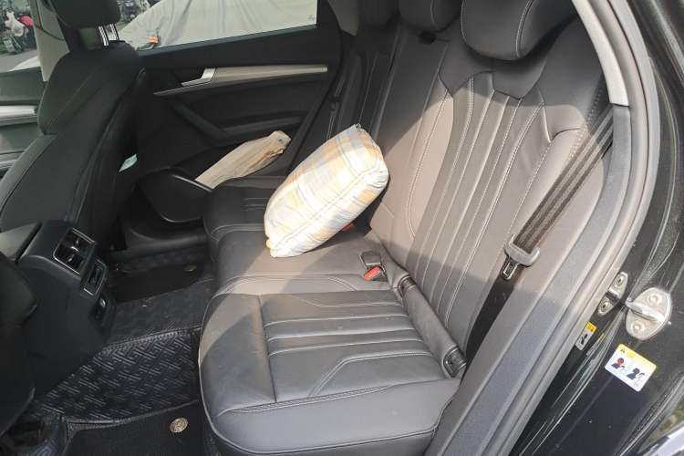 Used Audi Q5L 2022 Updated Version 40T Luxury Elegant Edition Left Rear Seat