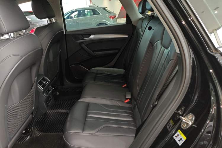 Used Audi Q5L 2022 40T Fashionable and Dynamic Model Left Rear Seat