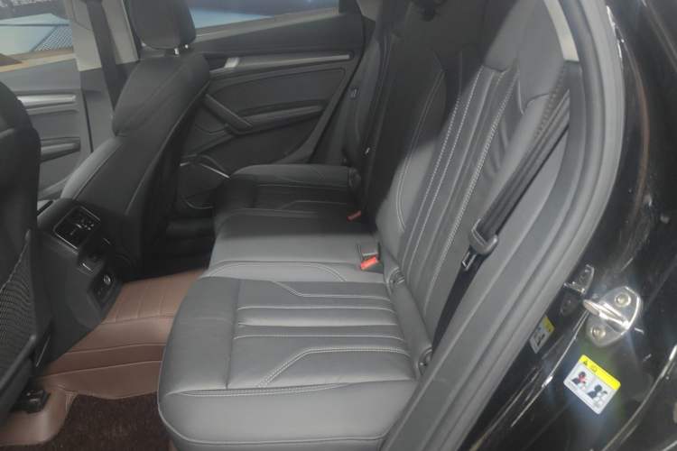 Used Audi Q5L 2022 40T Fashionable and Elegant Model Left Rear Seat