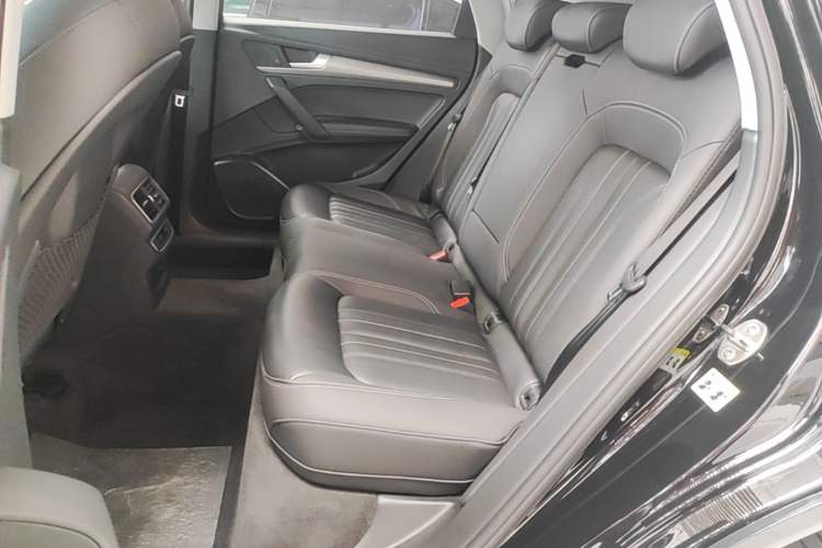 Used Audi Q5L 2022 40T Fashionable and Elegant Model Left Rear Seat