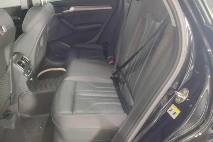 Used Audi Q5L 2022 40T Fashionable and Dynamic Model Left Rear Seat