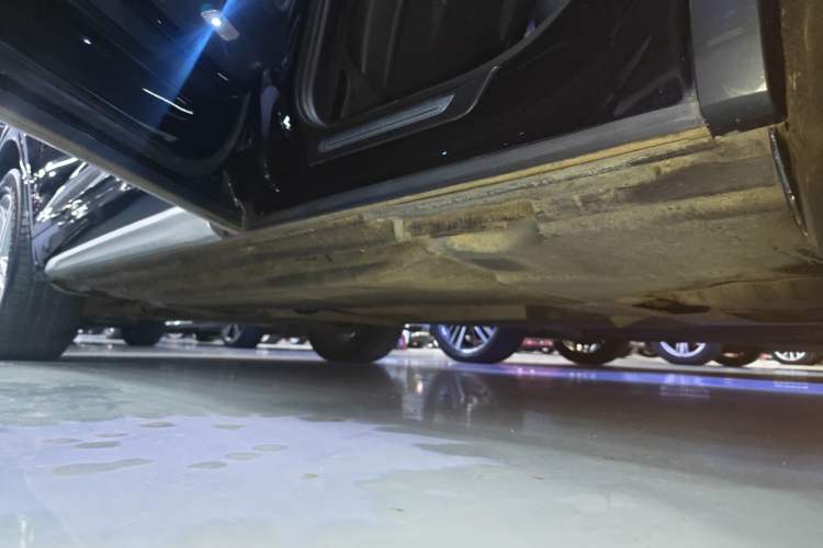Used Audi Q5L 2022 40T Fashionable and Elegant Model Left Side Sill