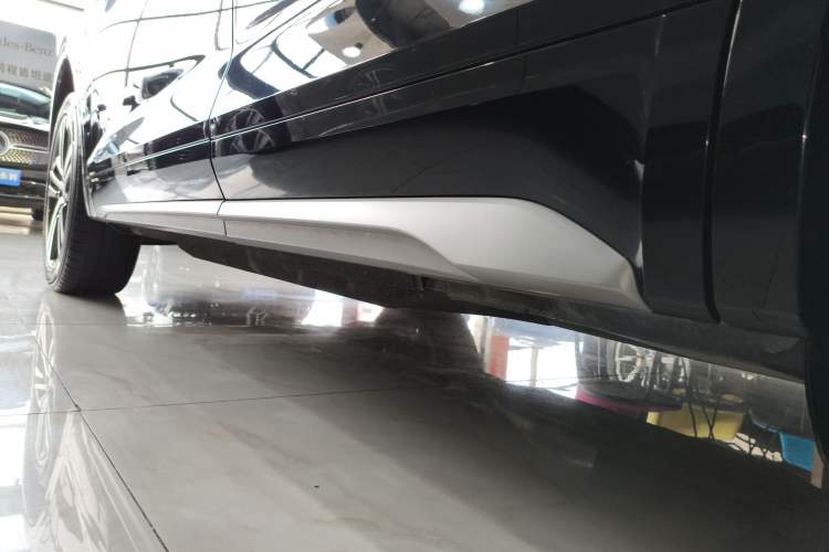 Used Audi Q5L 2022 40T Fashionable and Dynamic Model Left Side Sill