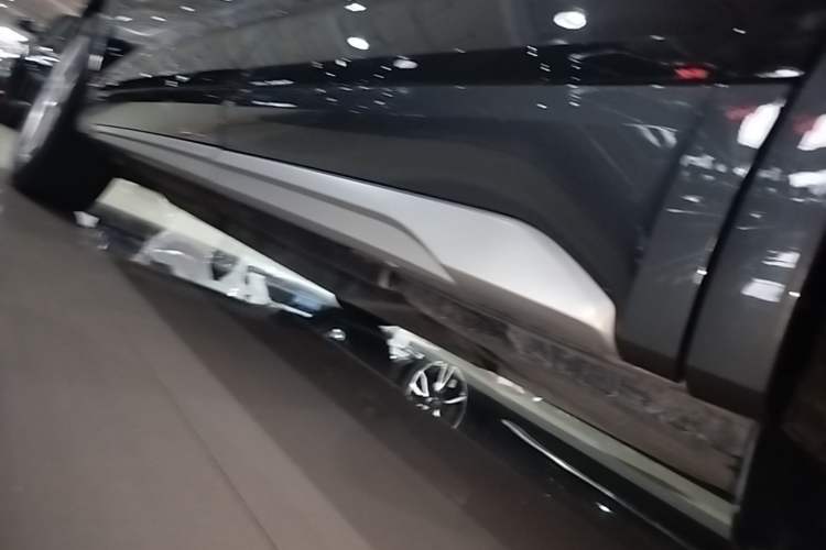 Used Audi Q5L 2022 40T Fashionable and Elegant Model Left Side Sill