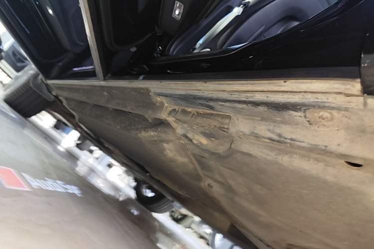 Used Audi Q5L 2022 40T Fashionable and Dynamic Model Left Side Sill