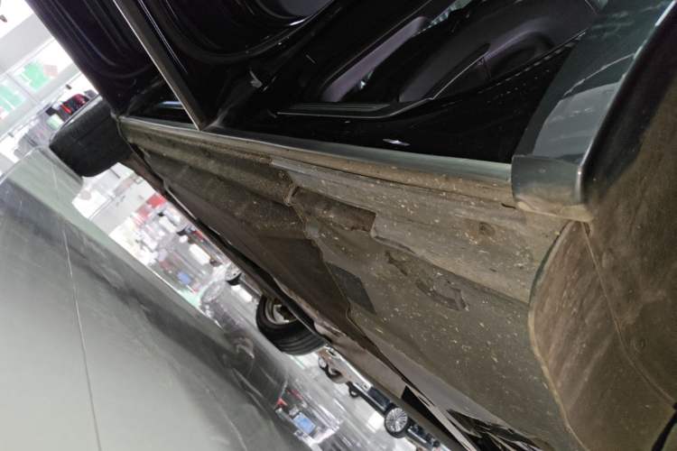 Used Audi Q5L 2022 40T Fashionable and Elegant Model Left Side Sill
