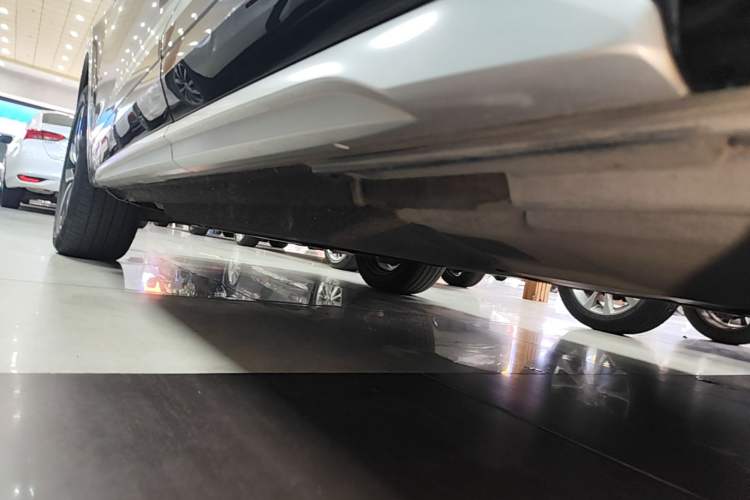Used Audi Q5L 2022 40T Fashionable and Dynamic Model Left Side Sill