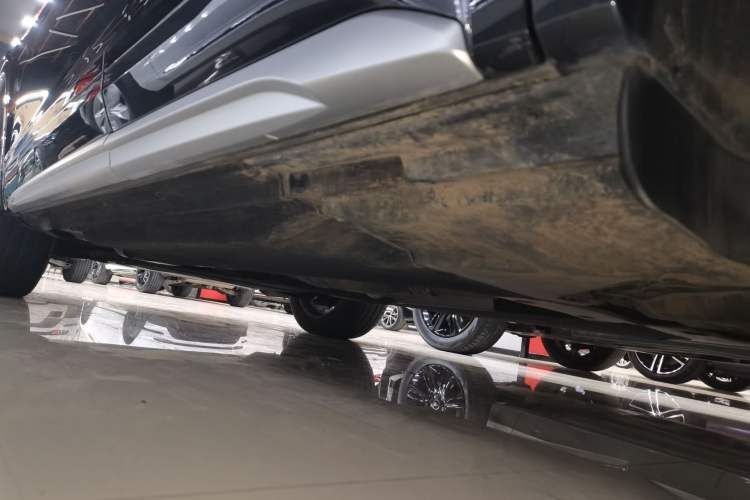 Used Audi Q5L 2022 40T Fashionable and Elegant Model Left Side Sill