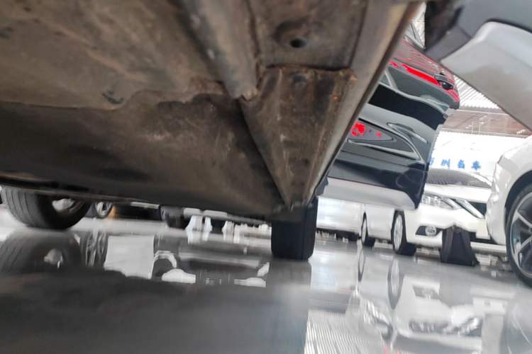 Used Audi Q5L 2022 40T Fashionable and Elegant Model Left Side Sill