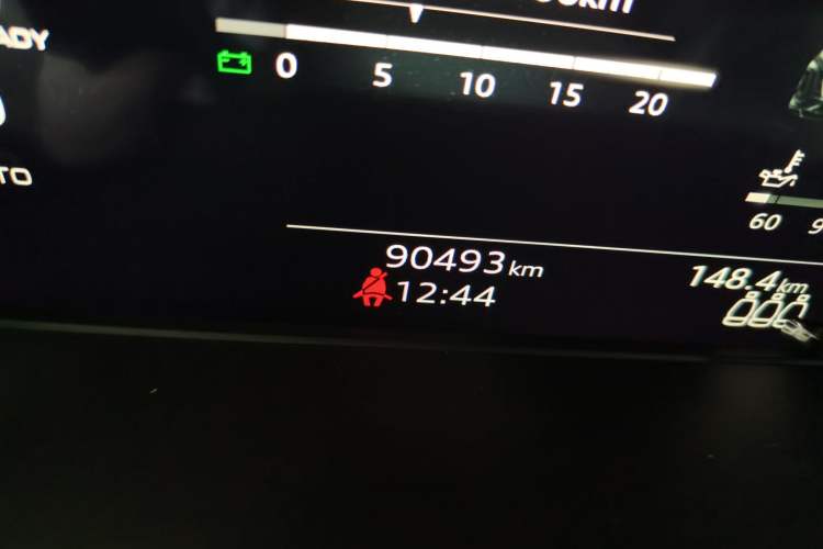 Used Audi Q5L 2022 Updated 40T Luxury Dynamic Edition Odometer Close Up