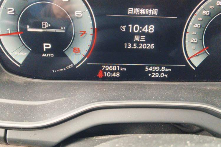 Used Audi Q5L 2022 45T Luxury Elegant Model Odometer Close Up