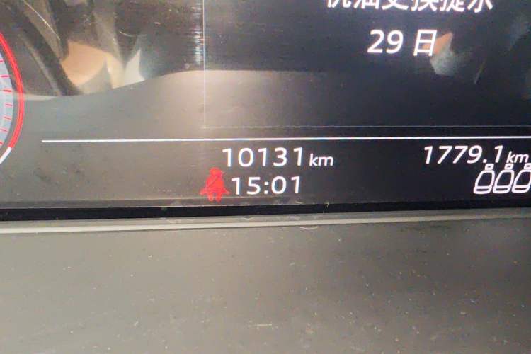 Used Audi Q5L 2022 40T Luxury Elegant Model Odometer Close Up