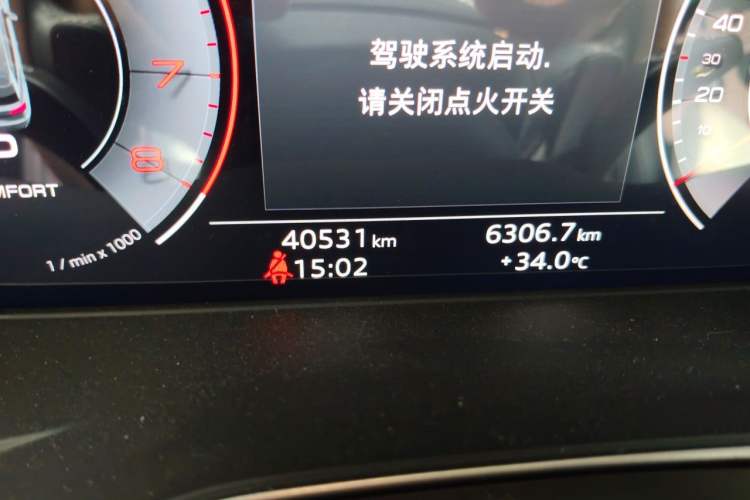 Used Audi Q5L 2022 40T Fashionable and Dynamic Model Odometer Close Up