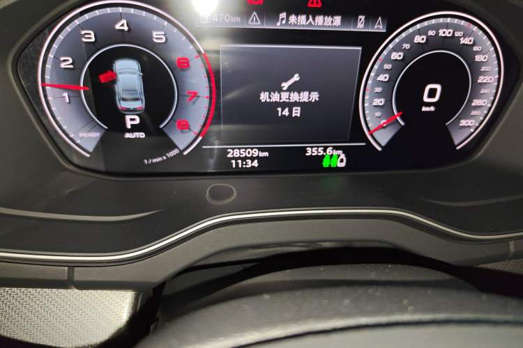 Used Audi Q5L 2022 40T Luxury Dynamic Model Odometer Close Up