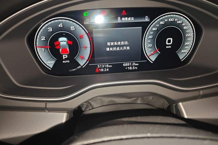 Used Audi Q5L 2022 40T Fashionable and Elegant Model Odometer Close Up