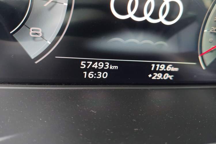 Used Audi Q5L 2022 Updated 40T Luxury Dynamic Edition Odometer Close Up