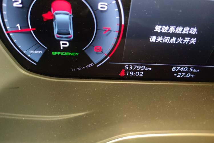 Used Audi Q5L 2022 45T Luxury Dynamic Model Odometer Close Up