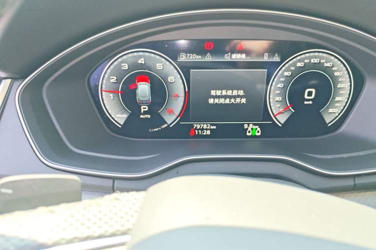 Used Audi Q5L 2022 45T Luxury Dynamic Model Odometer Close Up