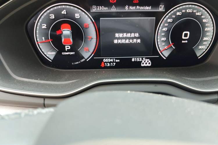 Used Audi Q5L 2022 40T Fashionable and Elegant Model Odometer Close Up
