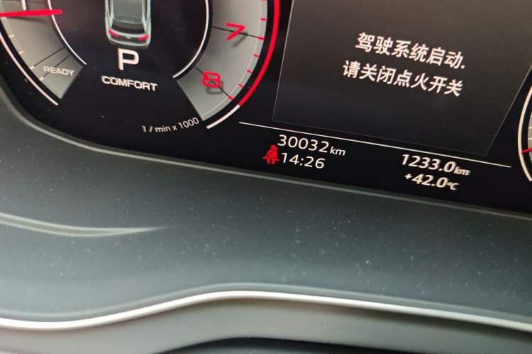 Used Audi Q5L 2022 40T Fashionable and Dynamic Model Odometer Close Up