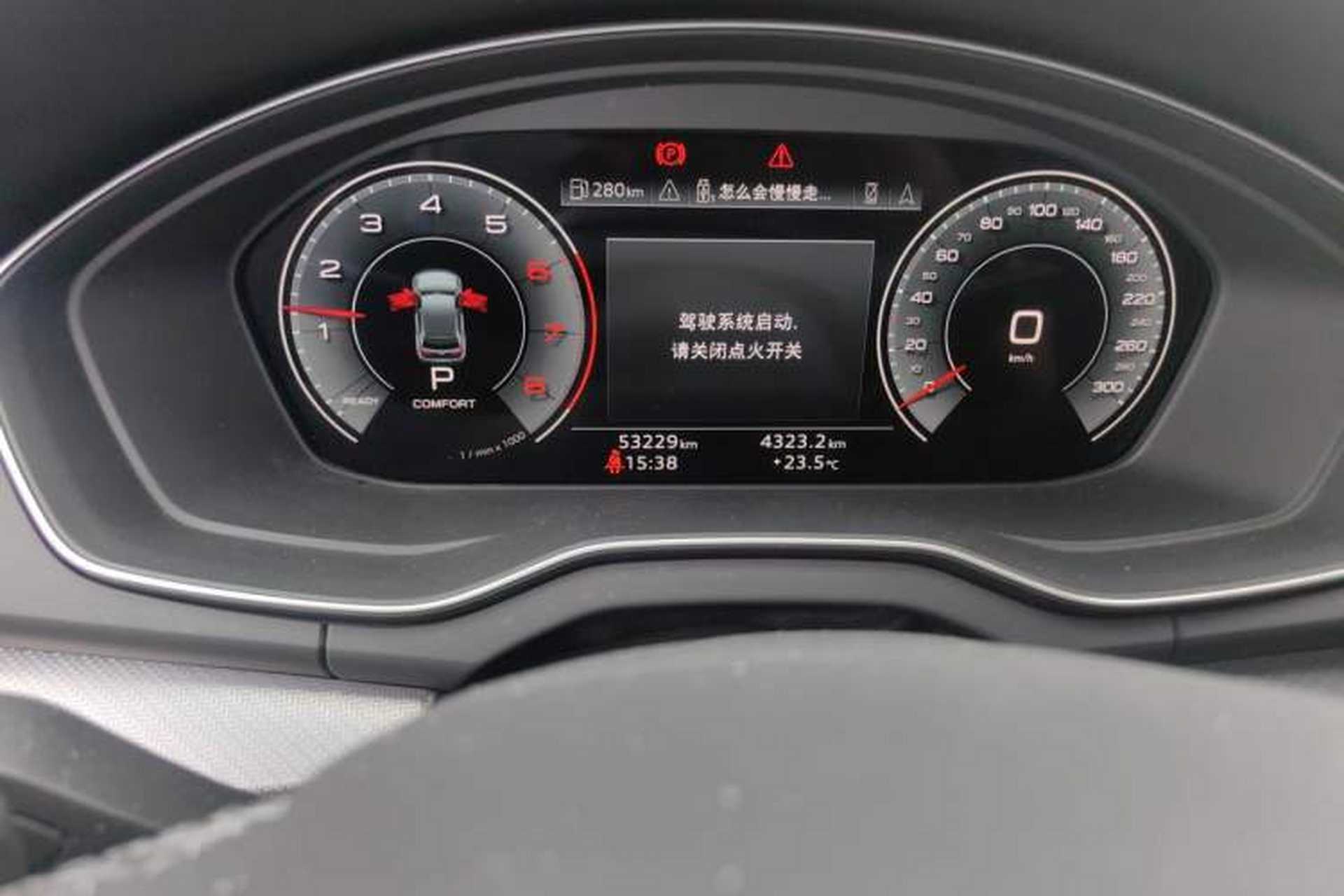 Used Audi Q5L 2022 40T Luxury Dynamic Model Odometer Close Up