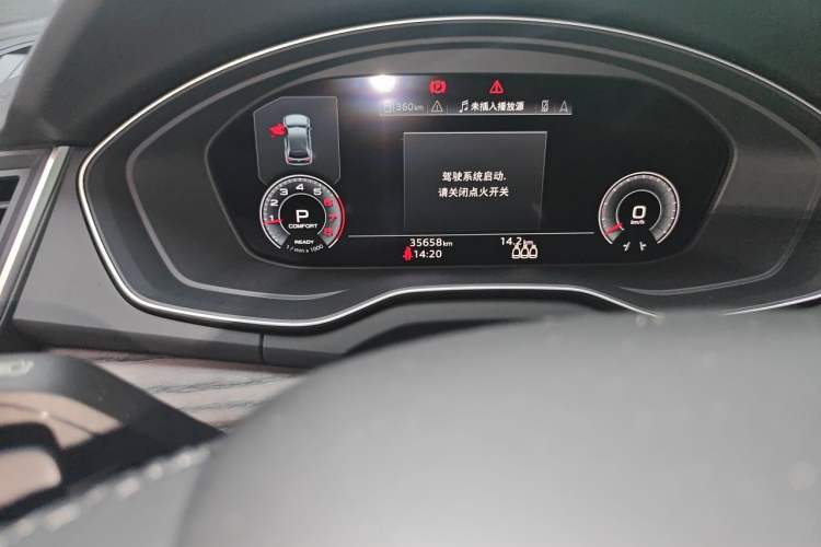 Used Audi Q5L 2022 40T Luxury Elegant Model Odometer Close Up