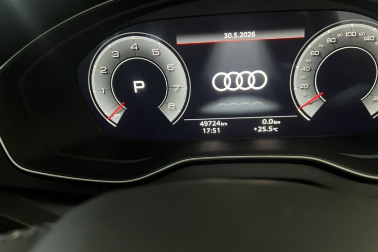Used Audi Q5L 2022 Updated 40T Luxury Dynamic Edition Odometer Close Up